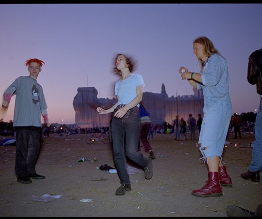 Berlino anni ’90: una città in trasformazione nelle fotografie del collettivo OSTKREUZ