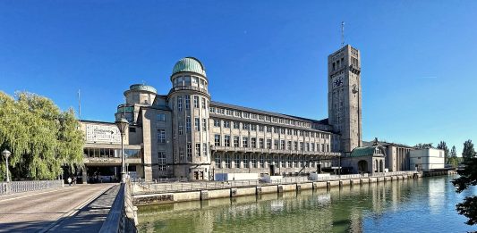 Politica e istituzioni culturali: il Deutsches Museum rimuove il ritratto di Elon Musk