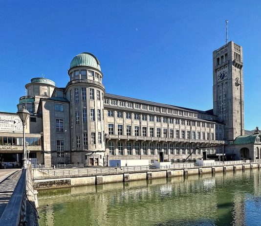 Politica e istituzioni culturali: il Deutsches Museum rimuove il ritratto di Elon Musk