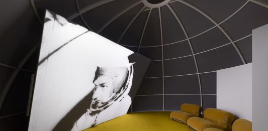 Il nostro tempo: la mostra che ha trasformato la Triennale di Milano in un cinema d’essai