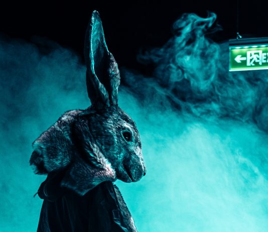 Enigma di un abbraccio, la danza di Giovanni Leonarduzzi a Trieste Giovanni Leonarduzzi, Enigma di un abbraccio, Ph Nio Michael Gigante