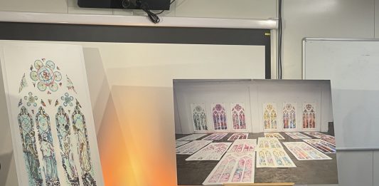 Chi è Claire Tabouret, l’artista che realizzerà le nuove vetrate di Notre Dame de Paris Claire Tabouret Notre Dame