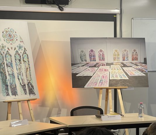 Chi è Claire Tabouret, l’artista che realizzerà le nuove vetrate di Notre Dame de Paris Claire Tabouret Notre Dame