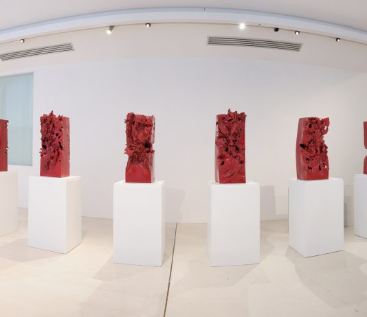 Con “L’angelo necessario” il MIC di Faenza celebra l’opera di Giacinto Cerone