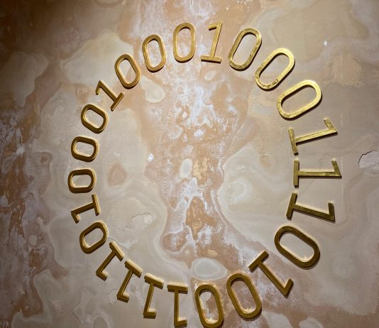 Cronofagia, riflessioni sul tempo nell’era del virtuale: la mostra di Saverio Todaro