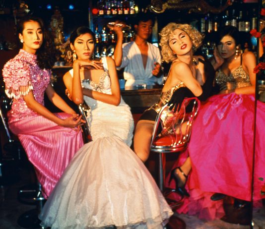 Berlino: il vissuto di Nan Goldin in sei capitoli alla Neue Nationalgalerie