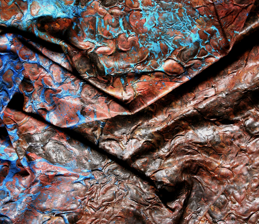 Panneggi contemporanei: la nuova esposizione di Galleria 10 & zero uno