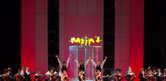 Il Pipistrello, una storia di valzer e seduzioni: il balletto di Petit vola a Roma Il pipistrello © Yasuko Kageyama, Teatro dell'Opera di Roma