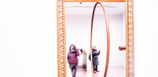 Passeggiando tra gli specchi, con Michelangelo Pistoletto: la mostra a New York Michelangelo Pistoletto, To Step Beyond, galleria Lévy Gorvy Dayan, veduta della mostra, 2025, New York, ph. Francesca Magnani