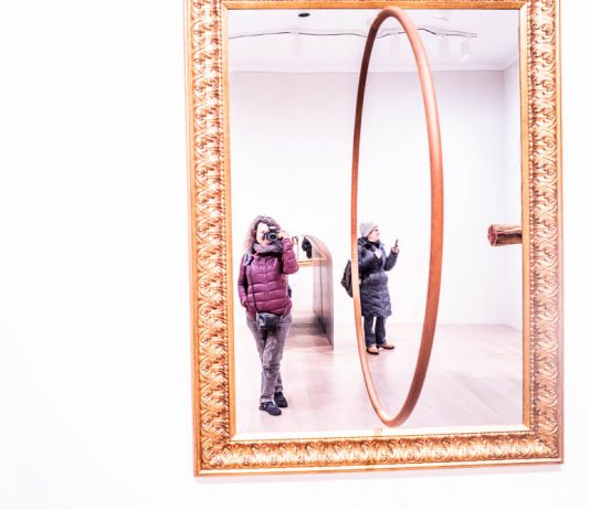 Passeggiando tra gli specchi, con Michelangelo Pistoletto: la mostra a New York Michelangelo Pistoletto, To Step Beyond, galleria Lévy Gorvy Dayan, veduta della mostra, 2025, New York, ph. Francesca Magnani