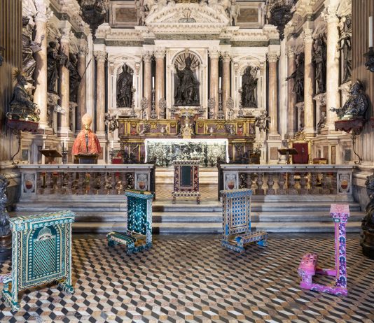 Reinventare il sacro: Giulia Piscitelli in mostra al Museo di San Gennaro di Napoli Giulia Piscitelli, Una Nuvola come Tappeto, veduta della mostra, Tesoro di San Gennaro, Napoli, 2024-2025, ph Amedeo Benestante