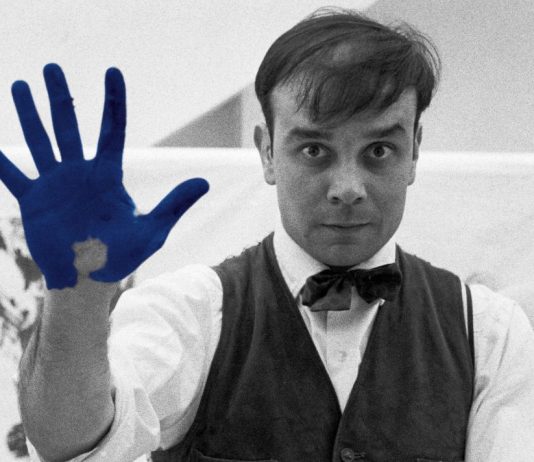 Nel blu dipinto, o scolpito, di blu: un rimedio creativo al Blue Monday