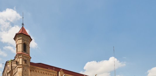 Sara Raza è la nuova direttrice del Centro culturale di Tashkent: l’arte globale in Uzbekistan