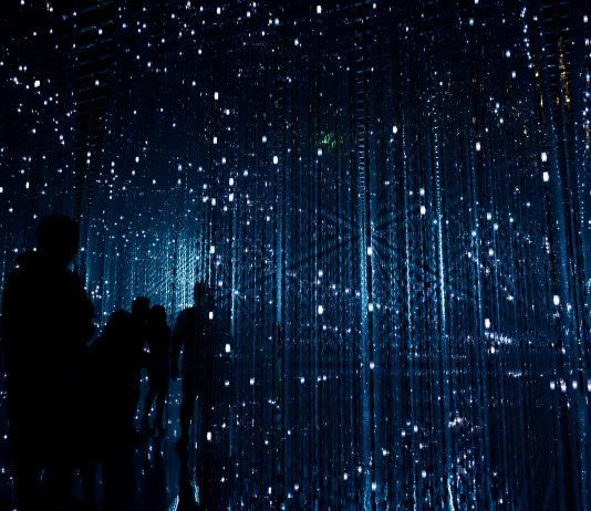 Pensiero fosforescente ovvero come non scambiare la tecnologia con il futuro. Intervista a Lorenzo De Rita