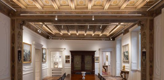 Milano, la Fondazione Adolfo Pini riapre con un percorso espositivo rinnovato Mostra permanente, Fondazione Adolfo Pini, Milano, ph. Andrea Rossetti, 2025