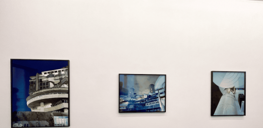 Napoli e le architetture lunari: foto di Tobias Zielony alla Galleria Lia Rumma Tobias Zielony, Overshoot, veduta della mostra, Galleria Lia Rumma, Napoli, 2025