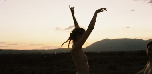 Other Identity #147, altre forme di identità culturali e pubbliche: Maria Dias Maria Dias, Dance in the desert, 2023, 35mm film