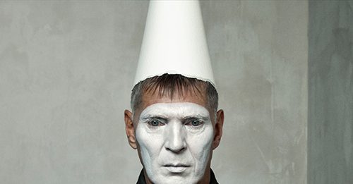 L’occhio sociale digitale di Erwin Olaf: le fotografie del grande autore in mostra a Napoli