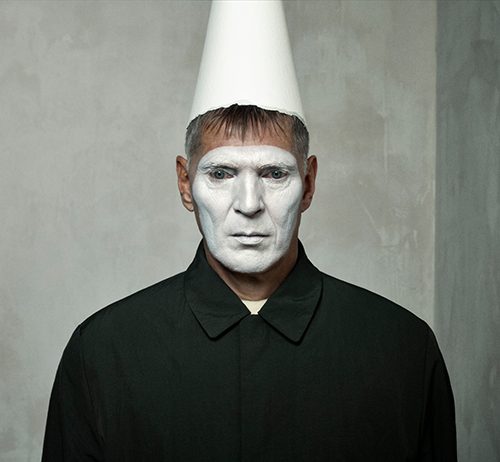 L’occhio sociale digitale di Erwin Olaf: le fotografie del grande autore in mostra a Napoli