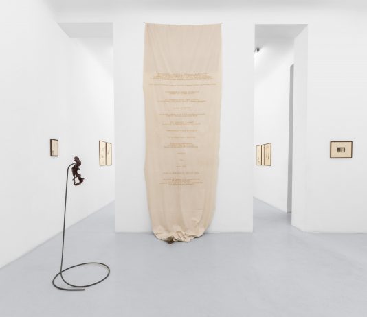 Presentimento: l’esplorazione del limbo onirico di Matilde Sambo da Renata Fabbri Matilde Sambo, Presentimento. Veduta della mostra, Renata Fabbri, Milano, 2025. Foto: Mattia Mognetti