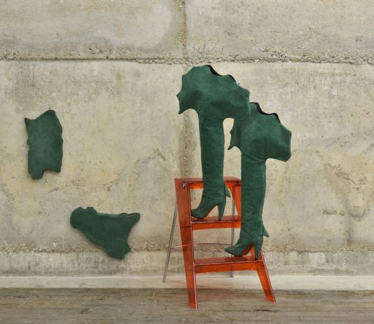 L’accessorio è il messaggio: Birgit Jürgenssen e Cinzia Ruggeri in un confronto travolgente ica