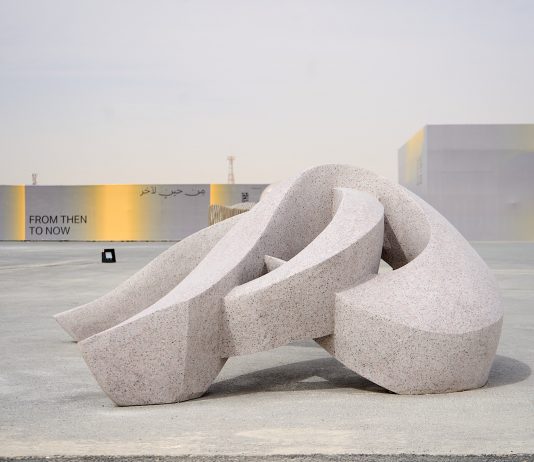 Tuwaiq Sculpture 2025: nel cuore dell’Arabia Saudita l’arte della pietra si apre a nuove sperimentazioni