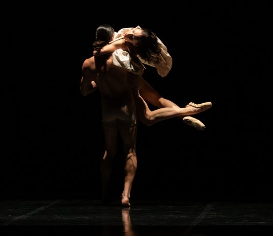 Il rituale delle tarante: Nicola Simonetti reinventa la danza che libera il corpo e l’anima Il rituale delle Tarante, coreografia Nicola Simonetti,