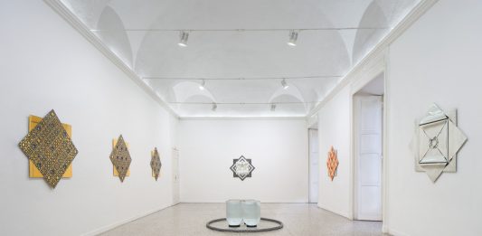 Il tempo circolare della materia: Remo Salvadori trasforma la galleria Stein di Milano in un luogo di meditazione