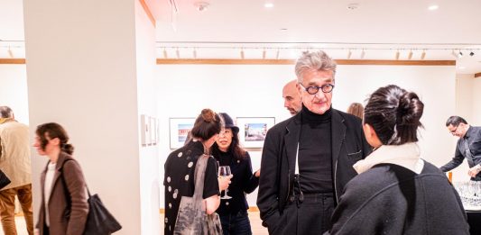 Wim Wenders, la luce del West: la mostra fotografica a New York Wim Wenders, Written Once, Howard Greenberg Gallery, New York, 2025, Ph. Francesca Magnani