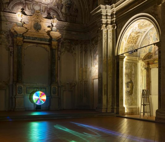 Alessandro Sciaraffa, sull’onda sonora dell’energia: il progetto a Bologna Alessandro Sciaraffa HARMONIC ROOM Installation view, Ex Chiesa di San Mattia, Bologna, 2025 Photo Nicola Morittu Courtesy l'Artista e Galleria Giorgio Persano