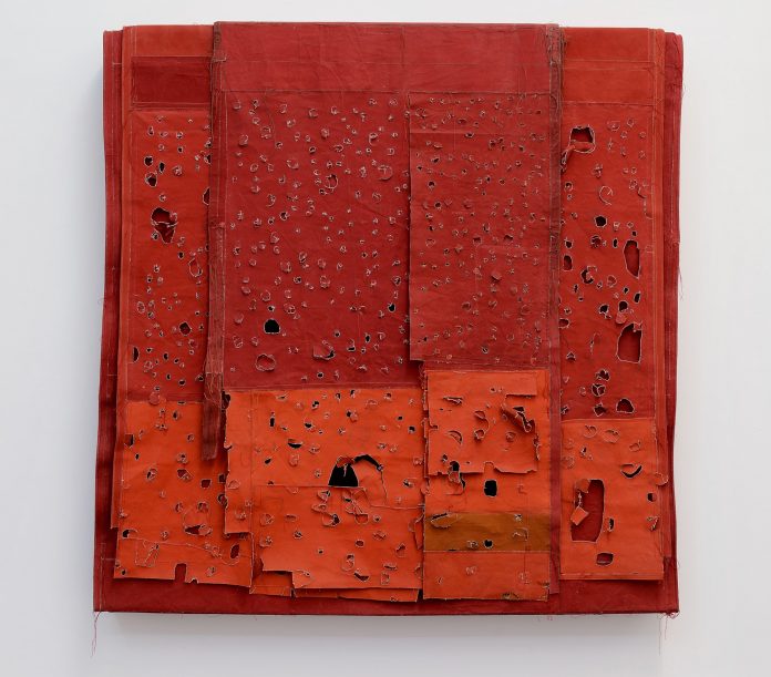 Simon CALLERY_Stura_ 2021_camvas,distemper,thread,pencil,stainless steel, wood_165x169.3x23cm Simon CALLERY, Stura, 2021, camvas, distemper, thread, pencil, stainless steel, wood, 165x169.3x23cm