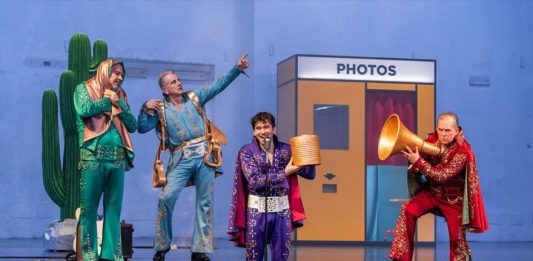 Zorro, uno spietato duello tra i primi e gli ultimi, nello spettacolo di Antonio Latella Zorro, Ph. Masiar Pasquali, regia di Antonio Latella