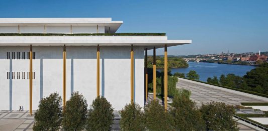 Donald Trump diventa Presidente del Kennedy Center: una svolta di regime per la cultura negli Stati Uniti John F. Kennedy Center for the Performing Arts