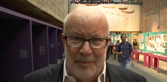 L’eredità di Richard Flood: addio al visionario curatore del New Museum Richard Flood