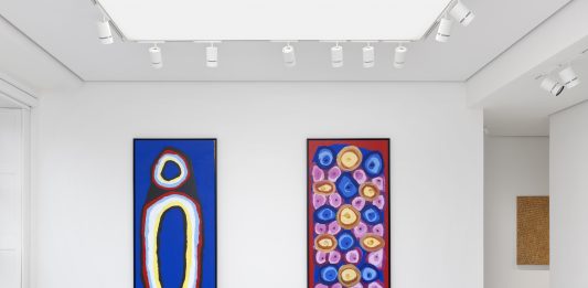 Apre a Ginevra la galleria L’Appartement: si parte con una mostra di astrattismo internazionale Sally Gabori, Great Affinities, L'Appartement gallery, photo by Annik Wetter