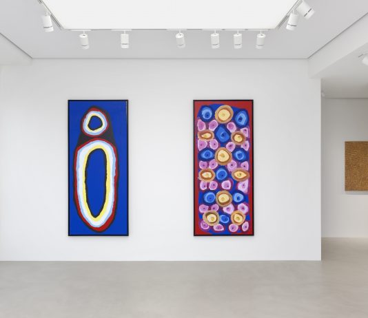 Apre a Ginevra la galleria L’Appartement: si parte con una mostra di astrattismo internazionale Sally Gabori, Great Affinities, L'Appartement gallery, photo by Annik Wetter