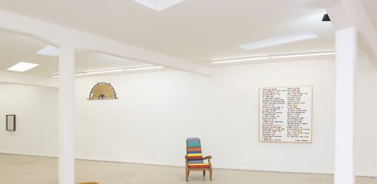 Sconfinamenti concettuali della scultura: sette artisti in mostra da Contemporary Cluster a Roma Oggetto scultura, parola, disegno, veduta della mostra, Contemporary Cluster, Roma, 202