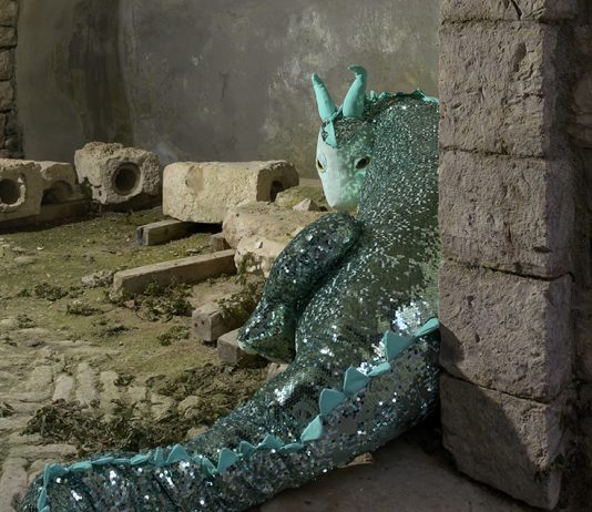 Da Casa Di Marino, sette artisti raccontano il futuro sfuggente di una generazione Gabriella Siciliano, Elliot, 2023, fabric, polyester padding / tessuto, imbottitura in poliestere, cm 200 x 40 x 60