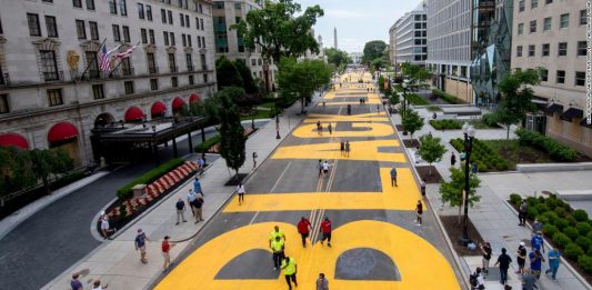 I vandalismi di Atene e le rimozioni di Washington testimoniano un clima di cancellazione culturale sempre più diffuso