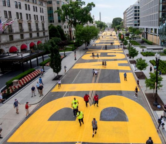 I vandalismi di Atene e le rimozioni di Washington testimoniano un clima di cancellazione culturale sempre più diffuso