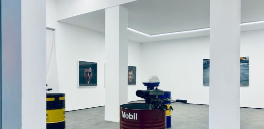 L’arte di oggi è il documentario di domani: la mostra alla Galleria Artra di Milano