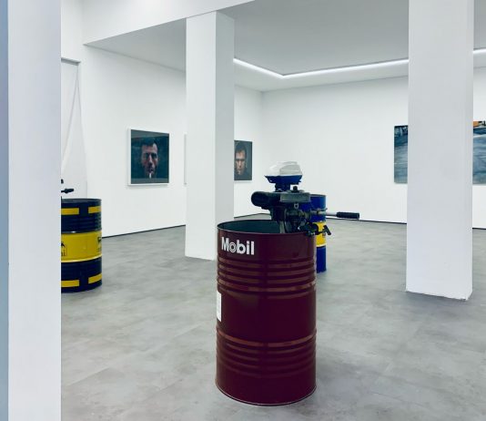 L’arte di oggi è il documentario di domani: la mostra alla Galleria Artra di Milano