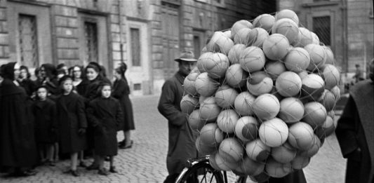 Henri Cartier-Bresson e Riccardo Moncalvo raccontano l’Italia del Novecento, da CAMERA