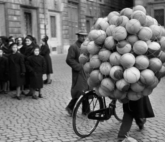 Henri Cartier-Bresson e Riccardo Moncalvo raccontano l’Italia del Novecento, da CAMERA