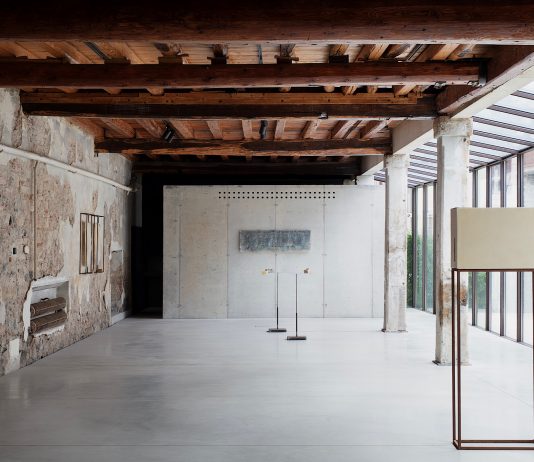 Gregorio Botta da Atipografia mette in scena una mostra che è un inno alla rinascita