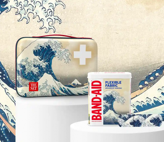 Metropolitan x Band Aid: il primo soccorso con le opere di Hokusai