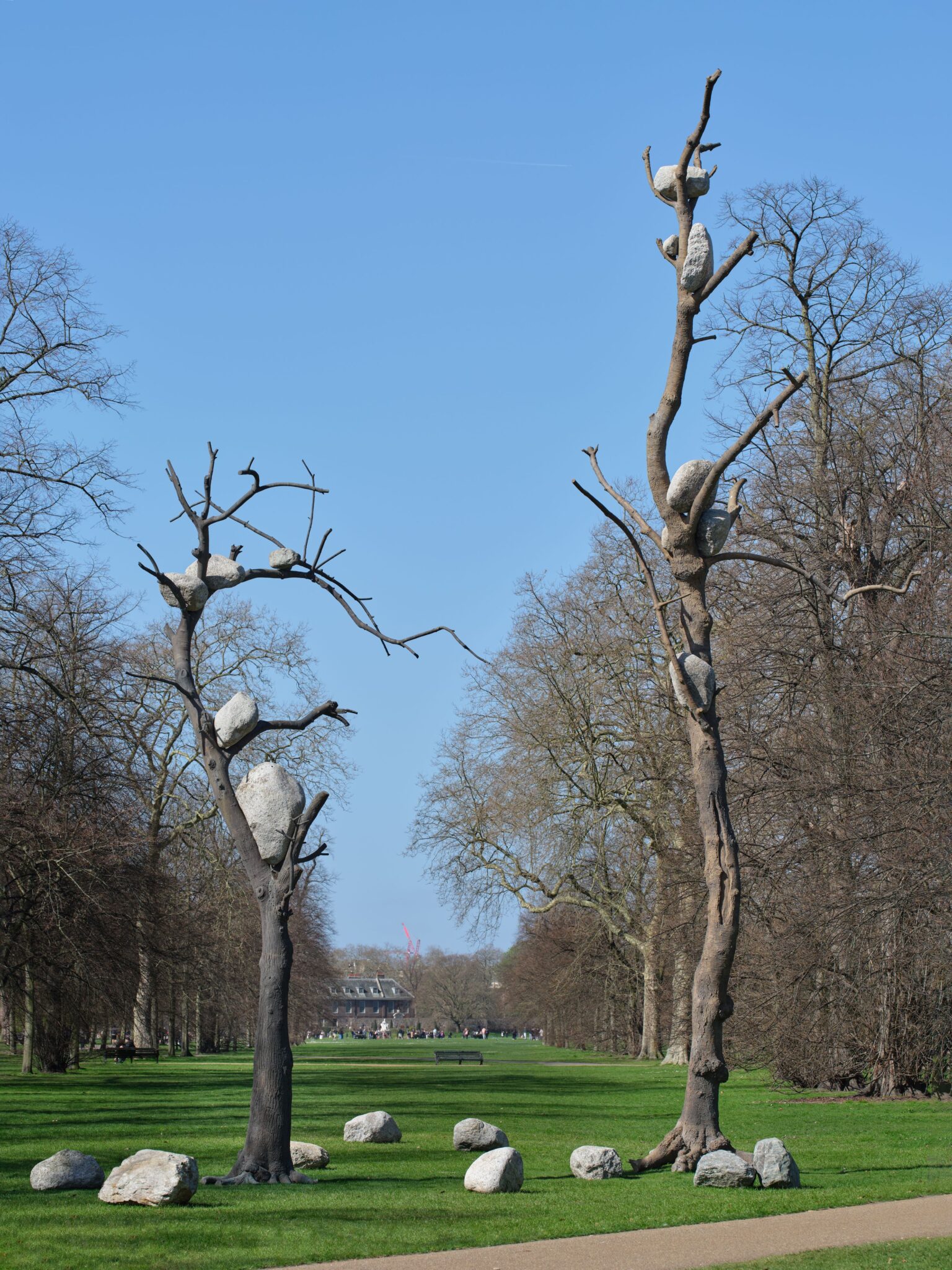 Giuseppe Penone, Idee di pietra (Ideas of Stone), 2010 - 2024. Bronze and river stones. ©Photo: George Darrell. Courtesy Giuseppe Penone and Serpentine.