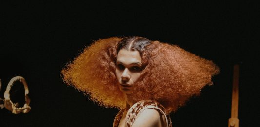 Intervista a Lorenzo Seghezzi, il fashion designer simbolo del corsetto contemporaneo Epitelio, 2025