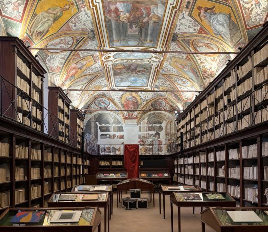 Venice Time Case: l’arte in movimento fa dialogare Venezia e Napoli Venice Time Case, Archivio Storico di Napoli, 2025