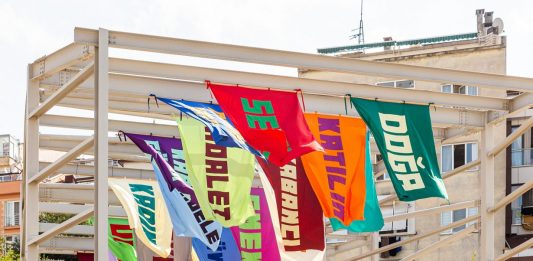 La prossima Biennale di Istanbul sarà resiliente come un gatto a tre zampe